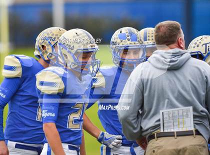 Thumbnail 1 in Rockdale vs. Malakoff (UIL 3A Regional Playoff) photogallery.