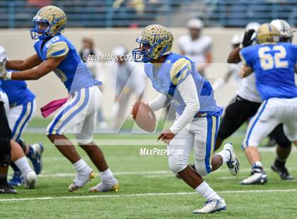 Thumbnail 1 in Rockdale vs. Malakoff (UIL 3A Regional Playoff) photogallery.