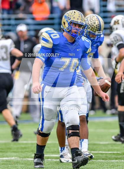 Thumbnail 2 in Rockdale vs. Malakoff (UIL 3A Regional Playoff) photogallery.