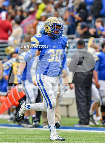 Thumbnail 1 in Rockdale vs. Malakoff (UIL 3A Regional Playoff) photogallery.