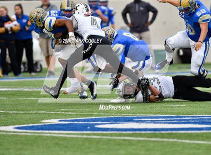 Thumbnail 2 in Rockdale vs. Malakoff (UIL 3A Regional Playoff) photogallery.