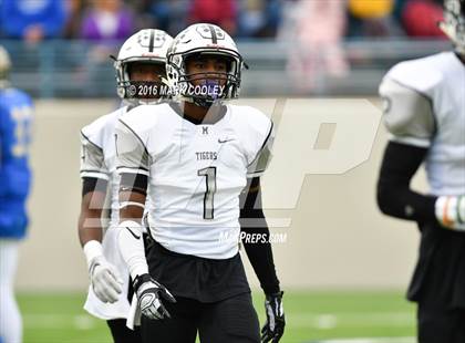 Thumbnail 1 in Rockdale vs. Malakoff (UIL 3A Regional Playoff) photogallery.