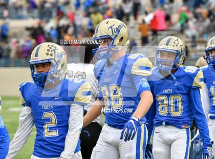 Thumbnail 3 in Rockdale vs. Malakoff (UIL 3A Regional Playoff) photogallery.