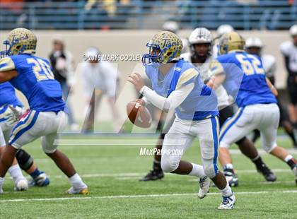 Thumbnail 3 in Rockdale vs. Malakoff (UIL 3A Regional Playoff) photogallery.
