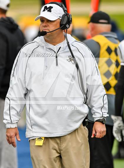 Thumbnail 2 in Rockdale vs. Malakoff (UIL 3A Regional Playoff) photogallery.