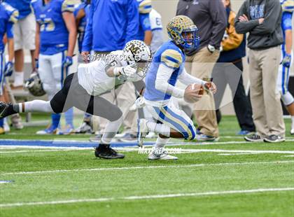 Thumbnail 2 in Rockdale vs. Malakoff (UIL 3A Regional Playoff) photogallery.