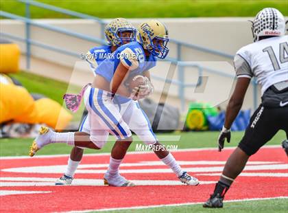Thumbnail 3 in Rockdale vs. Malakoff (UIL 3A Regional Playoff) photogallery.