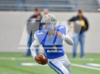 Thumbnail 2 in Rockdale vs. Malakoff (UIL 3A Regional Playoff) photogallery.