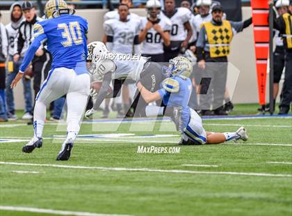 Thumbnail 3 in Rockdale vs. Malakoff (UIL 3A Regional Playoff) photogallery.