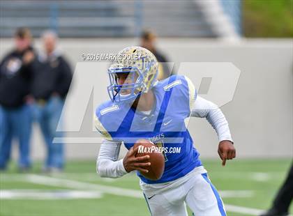 Thumbnail 3 in Rockdale vs. Malakoff (UIL 3A Regional Playoff) photogallery.