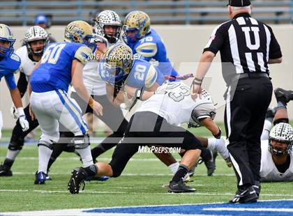 Thumbnail 1 in Rockdale vs. Malakoff (UIL 3A Regional Playoff) photogallery.