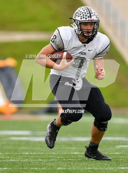 Thumbnail 2 in Rockdale vs. Malakoff (UIL 3A Regional Playoff) photogallery.