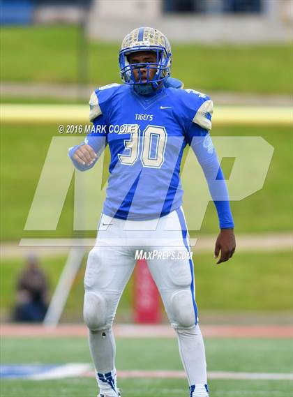 Thumbnail 1 in Rockdale vs. Malakoff (UIL 3A Regional Playoff) photogallery.
