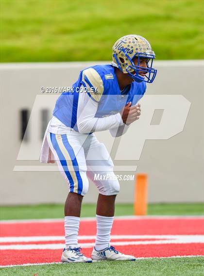 Thumbnail 2 in Rockdale vs. Malakoff (UIL 3A Regional Playoff) photogallery.