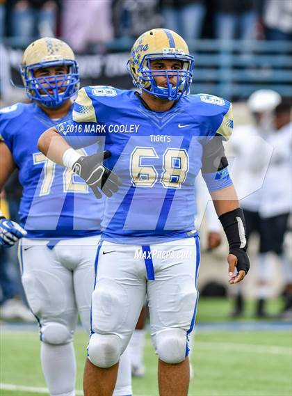 Thumbnail 1 in Rockdale vs. Malakoff (UIL 3A Regional Playoff) photogallery.