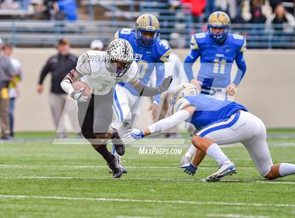 Thumbnail 1 in Rockdale vs. Malakoff (UIL 3A Regional Playoff) photogallery.