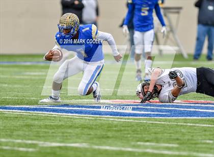 Thumbnail 2 in Rockdale vs. Malakoff (UIL 3A Regional Playoff) photogallery.