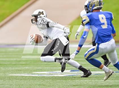 Thumbnail 3 in Rockdale vs. Malakoff (UIL 3A Regional Playoff) photogallery.