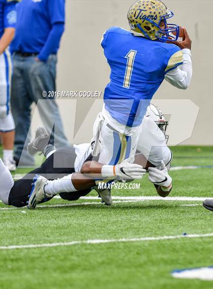 Thumbnail 1 in Rockdale vs. Malakoff (UIL 3A Regional Playoff) photogallery.