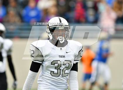 Thumbnail 2 in Rockdale vs. Malakoff (UIL 3A Regional Playoff) photogallery.