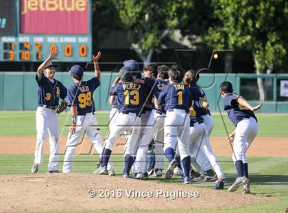 Thumbnail 3 in Los Angeles CES vs. Harbor Teacher (CIF L.A. City Section D3 Final) photogallery.