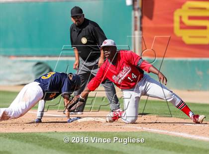 Thumbnail 2 in Los Angeles CES vs. Harbor Teacher (CIF L.A. City Section D3 Final) photogallery.