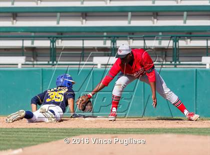 Thumbnail 2 in Los Angeles CES vs. Harbor Teacher (CIF L.A. City Section D3 Final) photogallery.