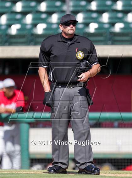 Thumbnail 3 in Los Angeles CES vs. Harbor Teacher (CIF L.A. City Section D3 Final) photogallery.