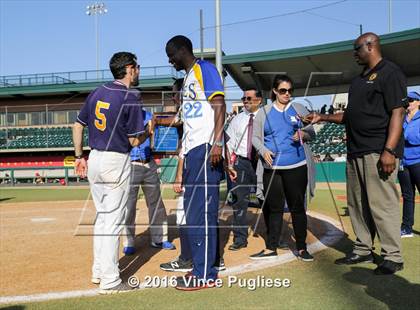 Thumbnail 1 in Los Angeles CES vs. Harbor Teacher (CIF L.A. City Section D3 Final) photogallery.