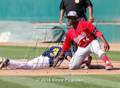 Thumbnail 3 in Los Angeles CES vs. Harbor Teacher (CIF L.A. City Section D3 Final) photogallery.