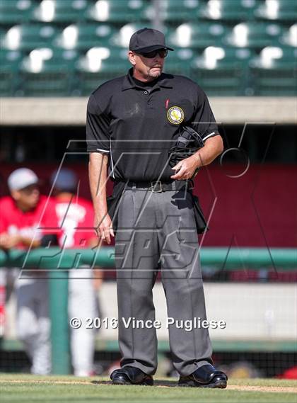 Thumbnail 2 in Los Angeles CES vs. Harbor Teacher (CIF L.A. City Section D3 Final) photogallery.