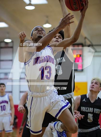 Thumbnail 1 in Volcano Vista vs. Las Cruces (Joe Armijo Basketball Classic) photogallery.