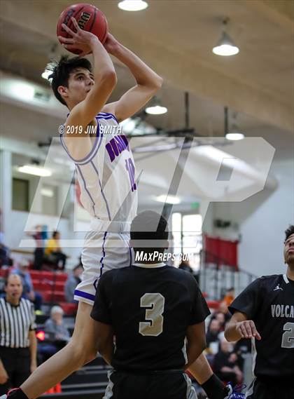 Thumbnail 3 in Volcano Vista vs. Las Cruces (Joe Armijo Basketball Classic) photogallery.