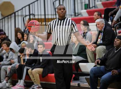 Thumbnail 2 in Volcano Vista vs. Las Cruces (Joe Armijo Basketball Classic) photogallery.