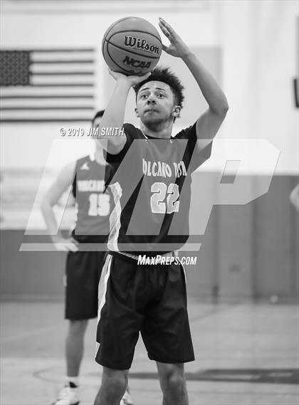 Thumbnail 1 in Volcano Vista vs. Las Cruces (Joe Armijo Basketball Classic) photogallery.