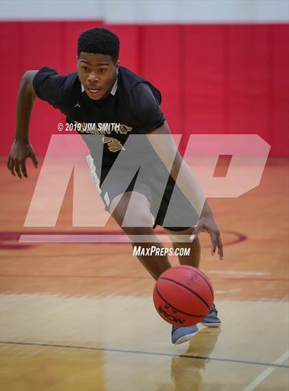 Thumbnail 2 in Volcano Vista vs. Las Cruces (Joe Armijo Basketball Classic) photogallery.