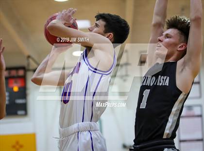 Thumbnail 3 in Volcano Vista vs. Las Cruces (Joe Armijo Basketball Classic) photogallery.