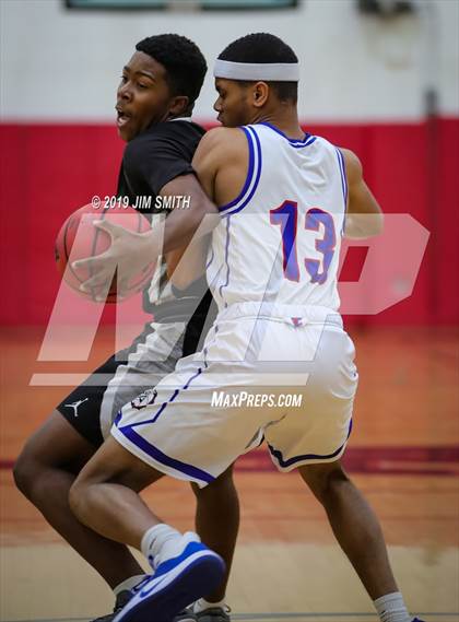 Thumbnail 2 in Volcano Vista vs. Las Cruces (Joe Armijo Basketball Classic) photogallery.