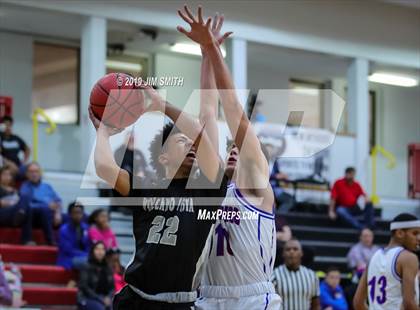 Thumbnail 2 in Volcano Vista vs. Las Cruces (Joe Armijo Basketball Classic) photogallery.