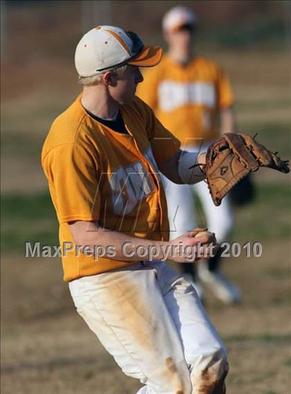Thumbnail 3 in Austin-East vs Oneida photogallery.