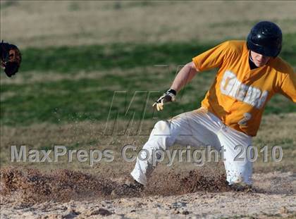 Thumbnail 2 in Austin-East vs Oneida photogallery.