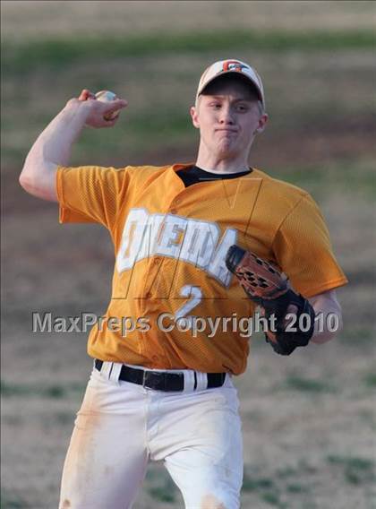 Thumbnail 2 in Austin-East vs Oneida photogallery.