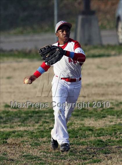 Thumbnail 2 in Austin-East vs Oneida photogallery.