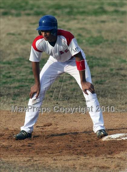 Thumbnail 3 in Austin-East vs Oneida photogallery.
