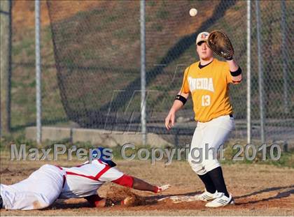 Thumbnail 2 in Austin-East vs Oneida photogallery.