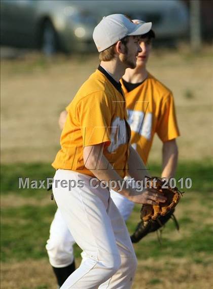 Thumbnail 3 in Austin-East vs Oneida photogallery.