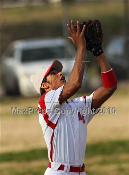 Thumbnail 3 in Austin-East vs Oneida photogallery.
