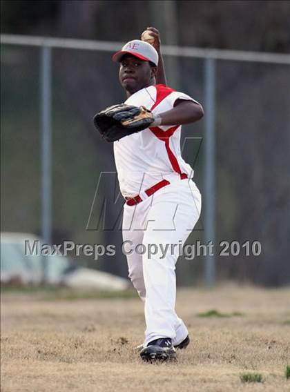 Thumbnail 2 in Austin-East vs Oneida photogallery.