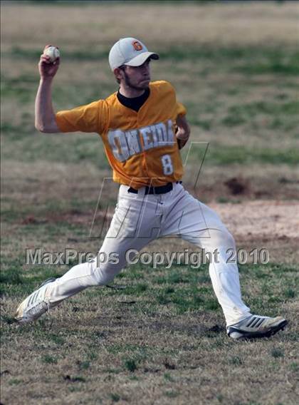 Thumbnail 2 in Austin-East vs Oneida photogallery.