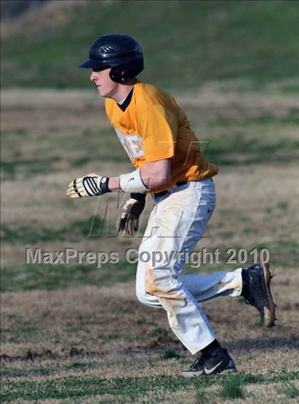 Thumbnail 1 in Austin-East vs Oneida photogallery.